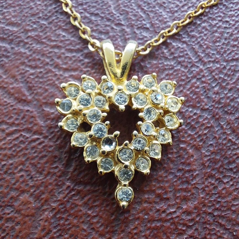 Gold Tone & Clear Stone Heart Pendant Necklace | Cluster Stone Design 40 Cm Aprx